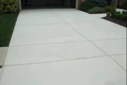 this is a picture of concrete driveway installation in tracy, ca